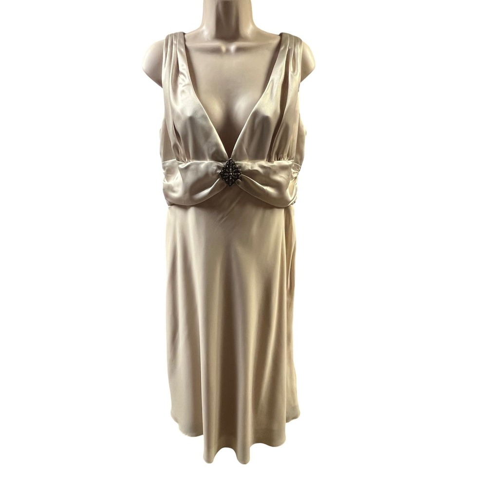 SL Fashions Cocktail Dress Champagne Satin Ruched Embellished V-Neck Size 16 New - Picture 2 of 9